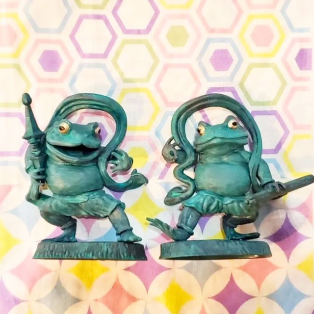 カラスが咥えていった荷物は、バンダイから発売されているガシャポン『カエルの金剛力士像』だったそう。こちらは、cumicumipipapipaさんが再度リベンジで手に入れたもの（画像提供：cumicumipipapipaさん）