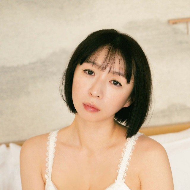 俳優・酒井若菜 芸能デビュー30周年記念写真集（©佐内正史／講談社）