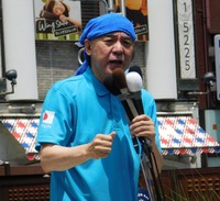 演説する百田尚樹氏