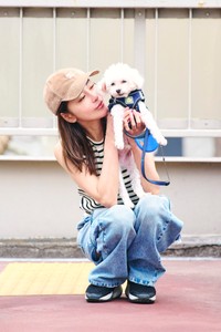 熊切あさ美 フォトエッセイ「祖崖っぷちアイドルの熊切あさ美が、全肯定BODY」（主婦と生活社）より＝撮影・山田智絵