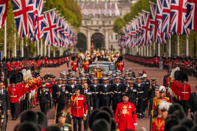 Return to pomp and ceremony as King steps into role long performed by his  mother