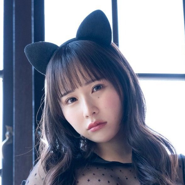 栗原舞優 写真集「カラフルまゆちゃんと、モノトーンまゆちゃん」(ワニブックス)より＝撮影・唐木貴央