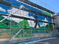 大阪府東住吉 関西みらい銀行からの依頼。大きい作品は足場を組んで描く by LANP