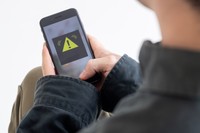 「瞬時に危険を伝え、誰もが直感的に反応できる音」が求められた（photoACより「KeyRabbits」さん撮影、イメージ画像）