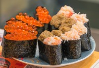 イメージ／ズワイガニの軍艦巻（右）