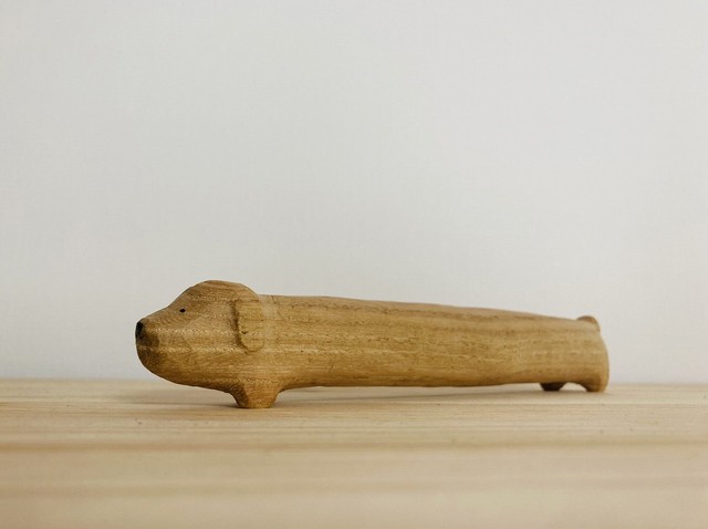 「ダックスフンド」胴体が長過ぎる…！！（画像提供：たのしい木彫りさん）