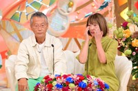 アラウンド還暦で再婚した夫婦。妻（右）が思わず涙する場面も＝「新婚さんいらっしゃい！」10月26日放送回よりⓒABCテレビ