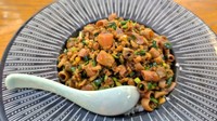 青島の名物料理、海肠捞饭。腸のような形をした生き物で「コリコリした食感が最高」／Lillianさん（@Lily0727K）提供