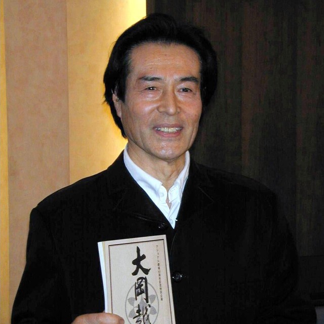 ７年ぶりの「大岡越前」で親子共演することになった加藤剛さん＝2006年