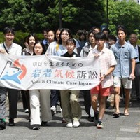 気候危機止めて、立ち上がる若者たち　日本に及ぶ「環境法廷」　動物を原告に訴えも　