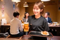 居酒屋のスタッフとの会話が恋の行方を変えていく　※画像はイメージです（maroke/stock.adobe.com）