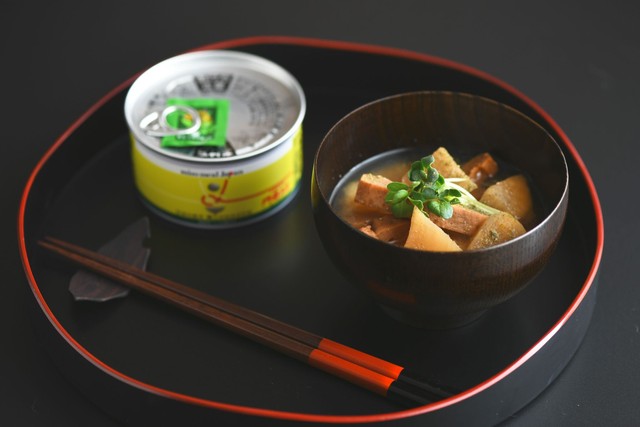 黄色いパッケージの愛媛県バージョン。じゃこ天×大根のみそ汁は南予地方の郷土汁だそう