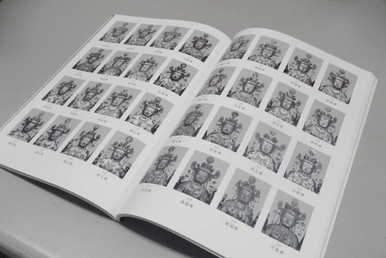 まるで「卒業アルバム」千手観音像1001体のお顔写真がずらり並ぶ「三十