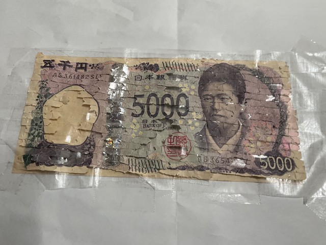 透かし部分を除き、全体の形がほぼ元に戻った状態／i l 1 0 5さん（@asdfg32296822）提供