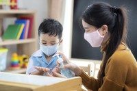 プレ幼稚園にもさまざまコロナ禍の影響が出ているそうです（anekoho/stock.adobe.com）