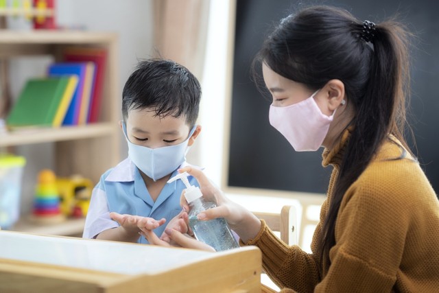 プレ幼稚園にもさまざまコロナ禍の影響が出ているそうです（anekoho/stock.adobe.com）