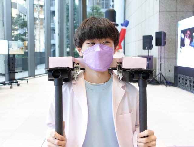 恋人ができる日に備える「ほっぺをツンツントンする装置」