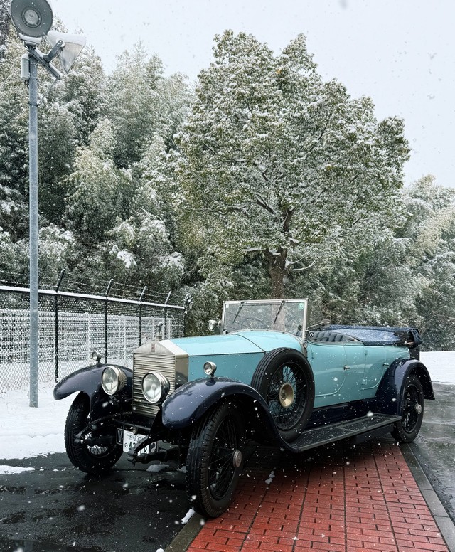 雪の日も屋根なし愛車で走行／W.K.Bさん（@WcCartney）提供