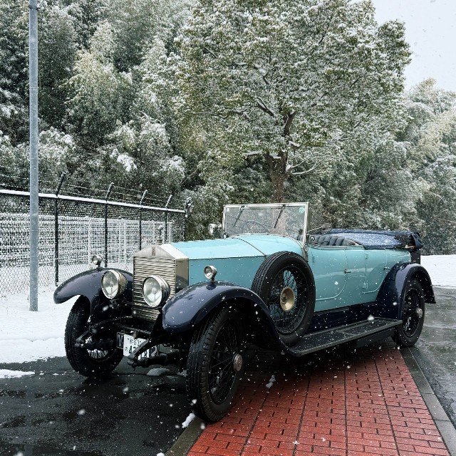 雪の日も屋根なし愛車で走行／W.K.Bさん（@WcCartney）提供