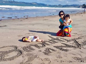 ニュージーランドで初の親子ホームステイ　赤ちゃんがいても家は土足、鍵もかけず