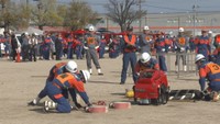 消防団員の 基本技術を競う　岡山市で消防操法大会