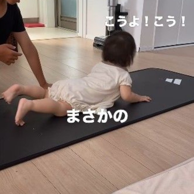 1歳のスパルタコーチ爆誕…！？（提供：＠ameri_3kids_mamaさん）
