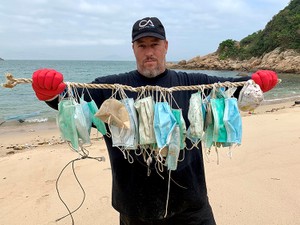 使い捨てマスクが海に漂流　生態系に新たな脅威