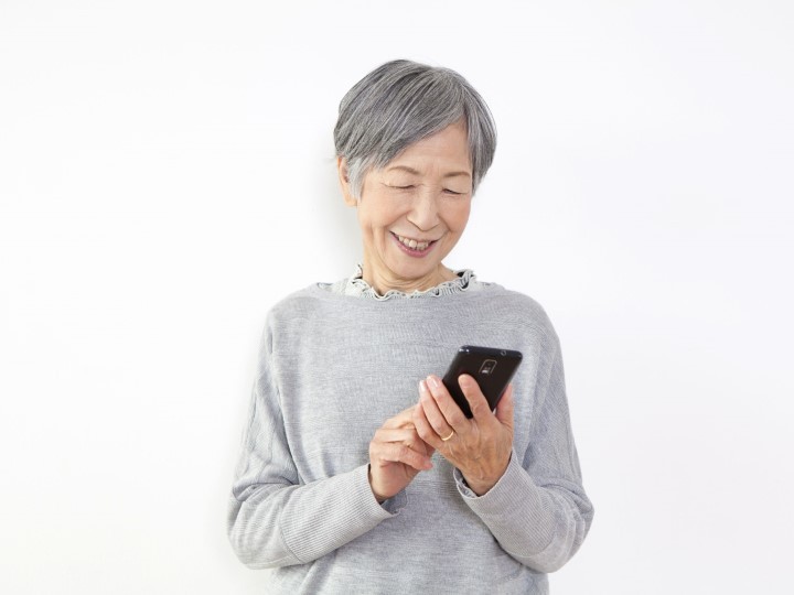 亡くなった父のスマホに思い出の写真が ロックを解除して取り出せる 相続会議