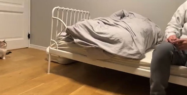 うなぎちゃん㊧スタンバイ（かにさん提供、twitterよりキャプチャ撮影）