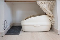 かがまないと見えない高さに設計されている