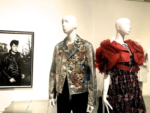 左から、ヘルムート・ラング、ジュンヤ ワタナベ コム デ ギャルソン