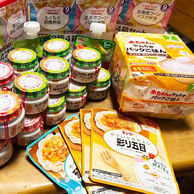 「ふるさと納税の返礼品で取り寄せるなど地道にストックをしていたので、瓶のタイプだけでも9種類の40個ほどストックしていました」。写真は実家でのストック分。「自宅でのストックはこれの倍あります」（画像提供：Rnさん）