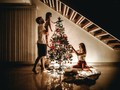 クリスマスの光に温かい家族を夢見ていた夜、父母は離婚を考えていた