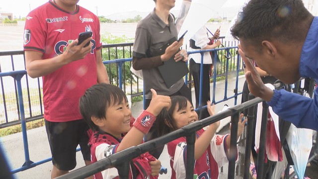J1ファジアーノ岡山　百年構想リーグ最終戦へ　練習後に今季初のファンサービス