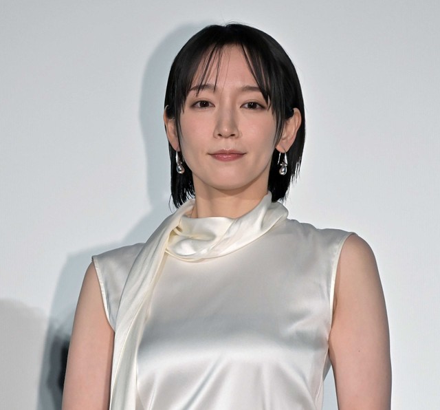 「シャドウワーク」完成披露試写会で舞台あいさつした吉岡里帆