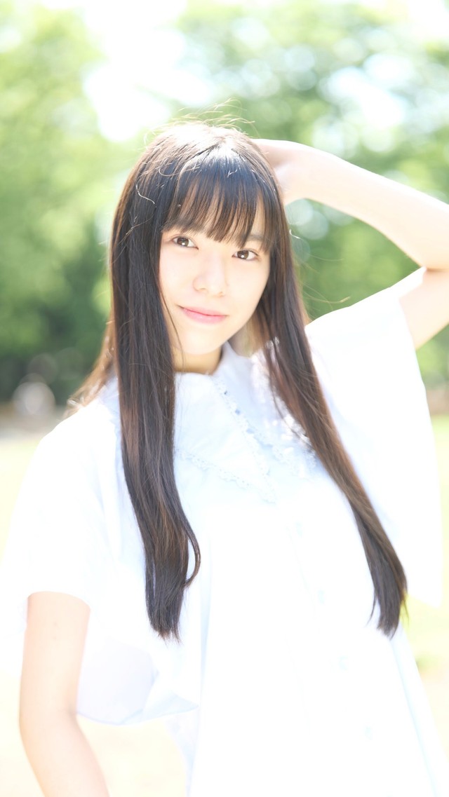 フリルの付いたブラウスを着用した姿／MII MIZUSHIMAさん（@mii_mizushima）提供