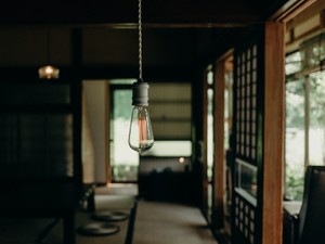 大好きな祖父母の家で、いつも見送られる側だったのに祖母を見送った