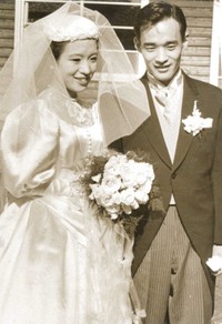 結婚当時の中村メイコさん（左）と神津善行氏＝1957年11月撮影