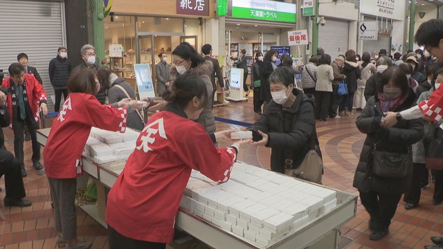 岡山市北区の天満屋岡山店で開かれた記念セレモニー