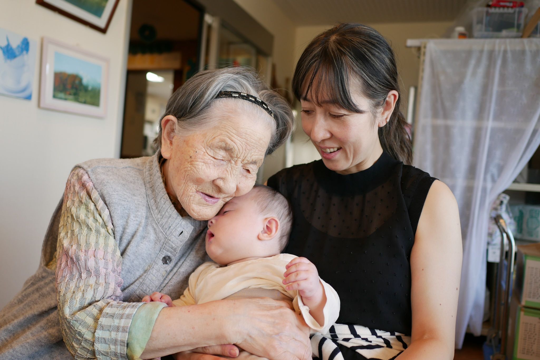 101歳の祖母にひ孫を会わせたい… LA在住の母、赤ちゃん連れフライト11