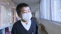 冬休みの思い出や3学期の抱負を語る児童