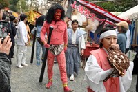 鬼が境内を雄叫びを上げながら練り歩きます（２０２５年２月１日撮影）