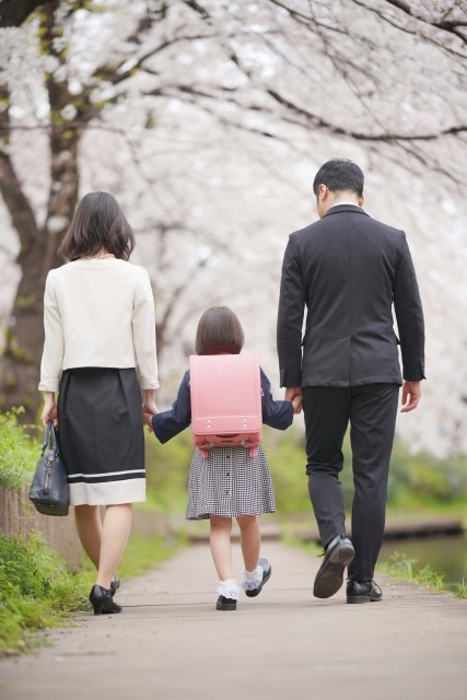 子どもの入学式のため有給休暇を申請したところ、上司から看護休暇が使えるといわれ驚いたという（photoACより「kACworks」さん撮影、イメージ画像）