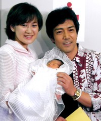 野口五郎（右）と三井ゆり