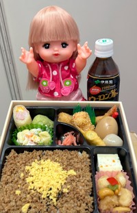 「きょうの　おひるは　そぼろの　おべんとう　だべたんだよ」。