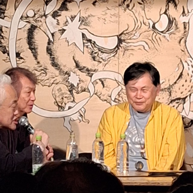 映画「ストリート・キングダム」を語るイヌイジュン（手前左）や巻上公一（右）ら＝新宿ロフトプラスワン