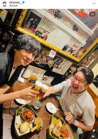 「flumpool」ボーカルの山村隆太さん（左）と向坂樹興さん（向坂さんの公式インスタグラムから）