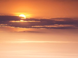「泣いてるんじゃないの」。葬儀の日、雨後の空に祖母の笑顔が見えた