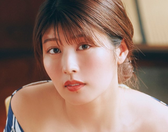 ちとせよしのデジタル写真集「夏色かえり道」（撮影：岡本武志　©ワニブックス）