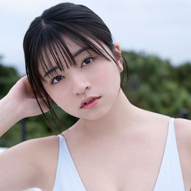 佐々木ほのか デジタル写真集「思い出になるまで」（ワニブックス）＝撮影・田畑竜三郎